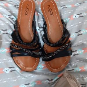 Sz 7.5 black sandals